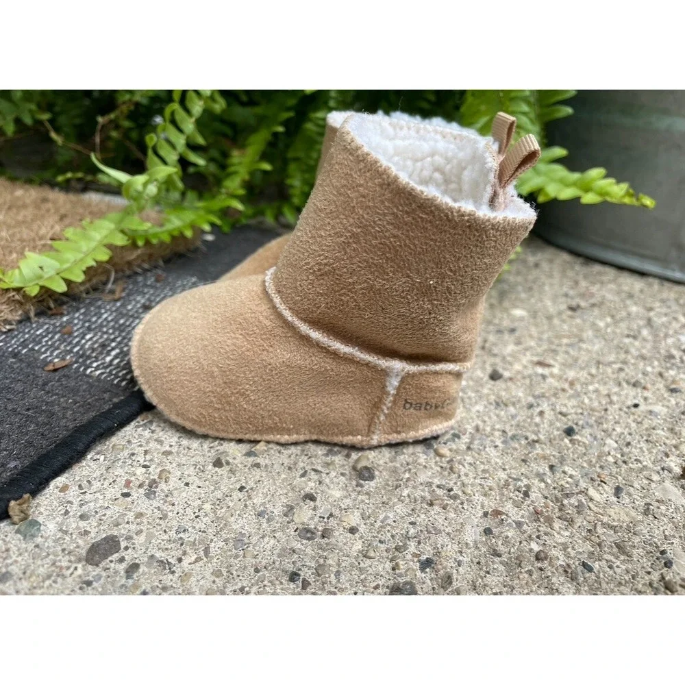 Baby GAP Sherpa Lined Boots Booties,Size‎ 0-3 Months